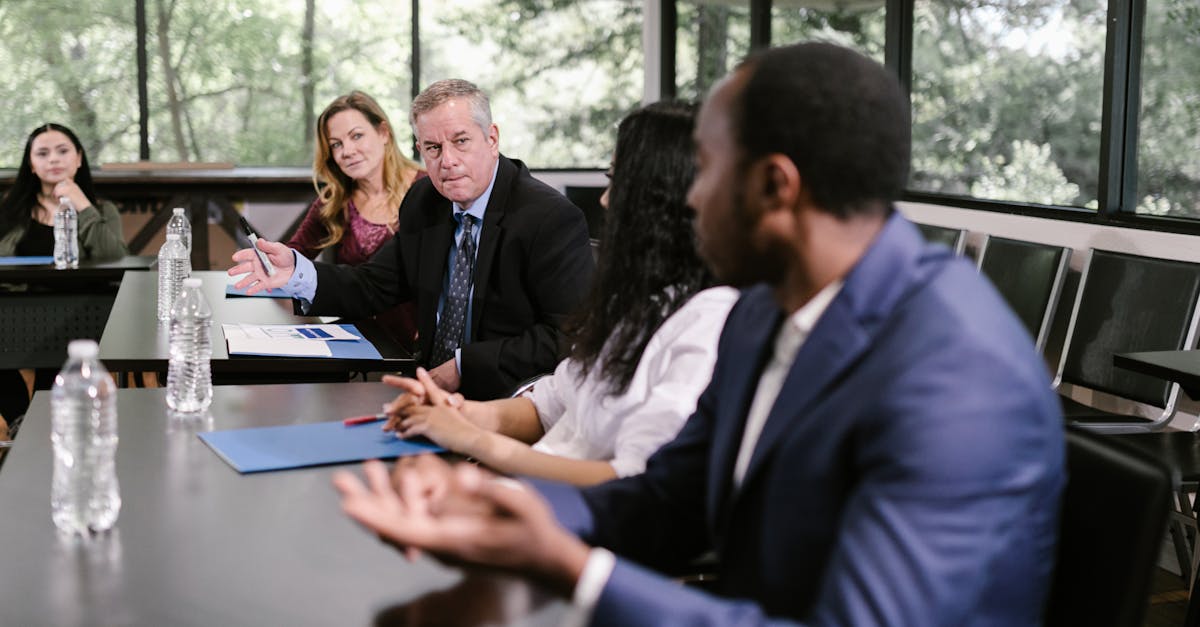 技术支持的社会问题：如何维护游戏安全和健康环境
